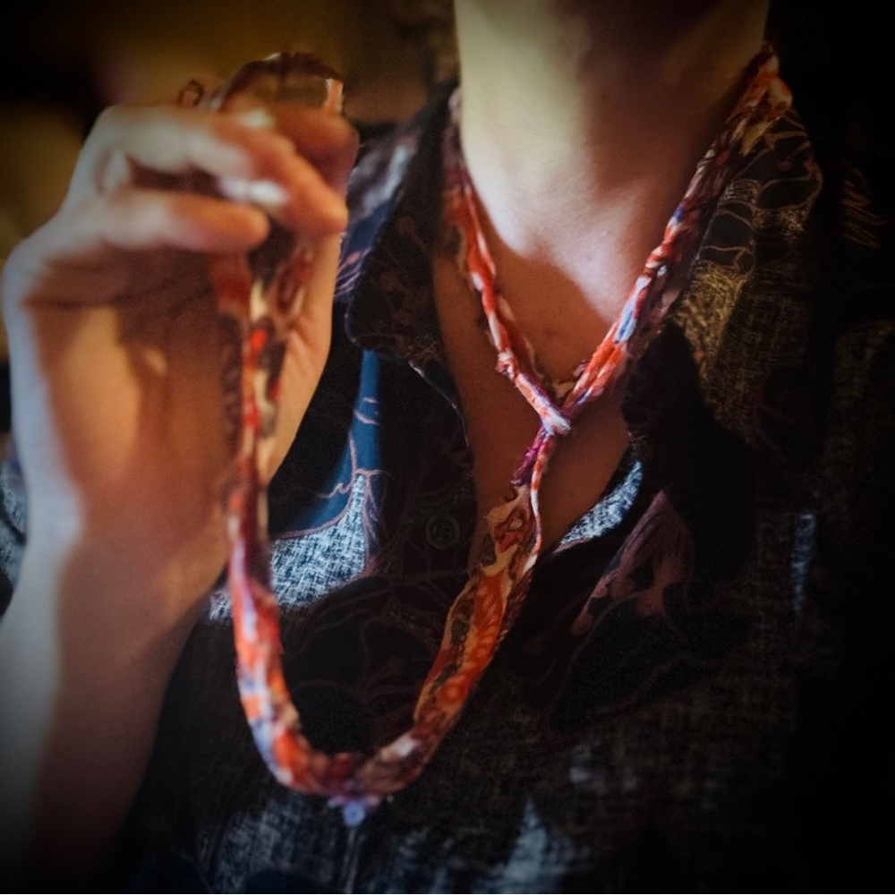 ๐ Pearl-Esque Patchwork Fabric Rag Neck Scarf Multi-Use Styling Accessory - Picture 2 of 13